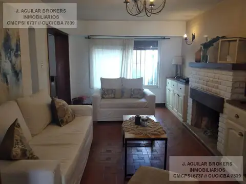 Casa 4 ambientes con 2 baños