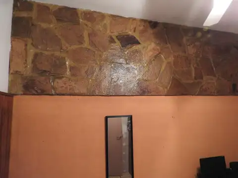 Venta de Casa 4 ambientes Cochera Patio y Monoambiente en Planta Alta- Morón