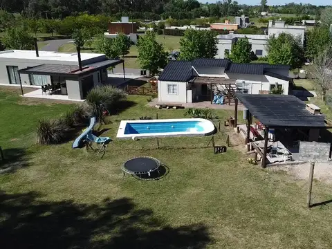 Casa 4 ambientes con 2 baños