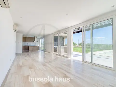 Casa 7 ambientes con 5 baños