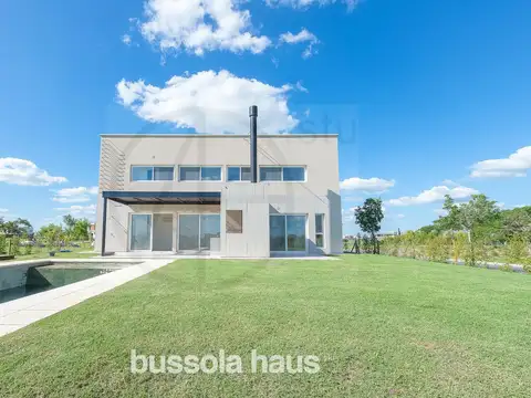Casa en venta con 5 dormitorios al lago Costas Puertos Escobar