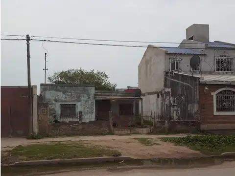 Terreno 10 x 50 sobre asfalto Av. Tránsito Cocomarola 358