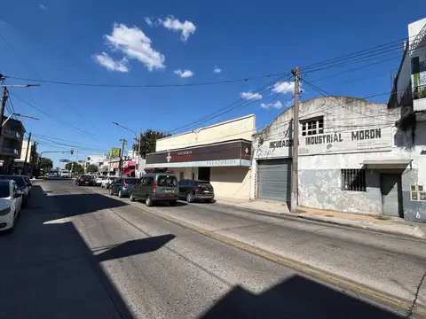 Av. Illia 100