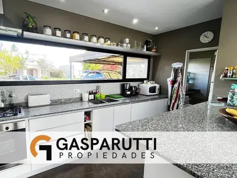 Casa en Venta con 5 cocheras
