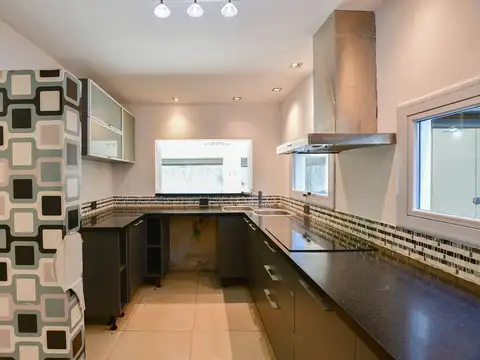 Casa en Venta con 3 cocheras