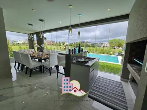 Casa 5 ambientes con 4 baños