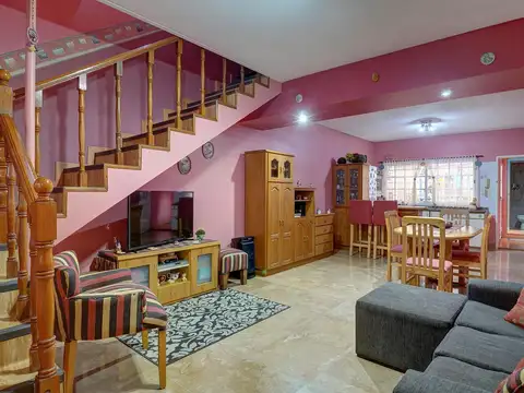 Venta PH 4 amb con patio Pompeya