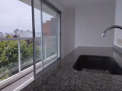 Oficina en alquiler 43 equina 12. Excelente ubicación . Muy luminoso