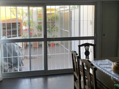 Depto Tipo Casa 4 ambientes con 2 baños