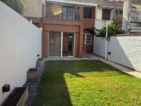 Casa Dúplex 4 Ambts /Jardín/Doble Cochera/Permuta