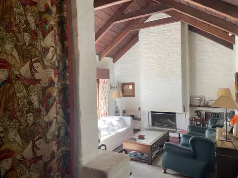 Casa 5 ambientes con 4 baños