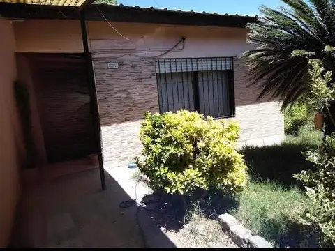 SE VENDE CASA 3 AMBIENTES CON PILETA