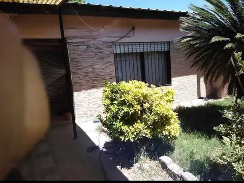 SE VENDE CASA 3 AMBIENTES CON PILETA