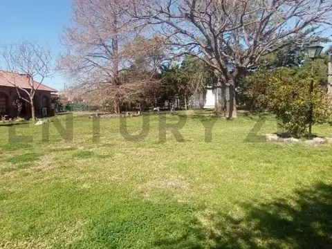 VENTA de Gran Propiedad con Dos Casas y Pileta sobre Ruta 11 – Terreno de 2.500 m²