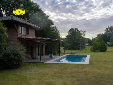 Casa en Venta con 2 cocheras