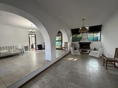 Casa en Alquiler en Bella Vista, USD 1.500