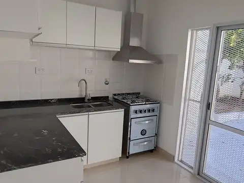 Casa 6 ambientes con 1 baño