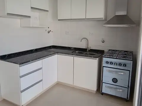 Casa en Alquiler con 2 cocheras