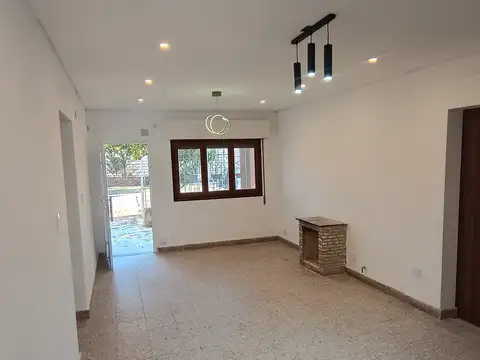 Casa en Alquiler en Granadero Baigorria, $ 990.000
