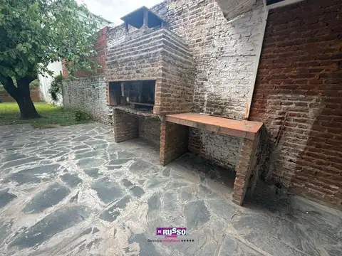 Casa en Alquiler con 1 cochera