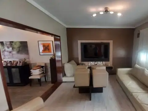 Casa 5 ambientes con 2 baños