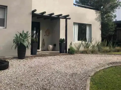 Venta Casa Fatima Pilar Pileta 220 4 dormitorios 5 baños