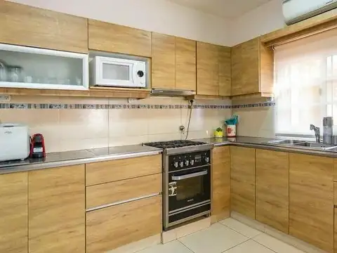 Casa en Quilmes O. 5 amb. c/cochera - Financia