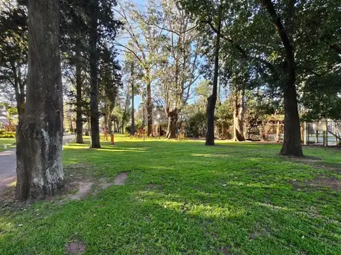 Casa en Alquiler con 2 cocheras