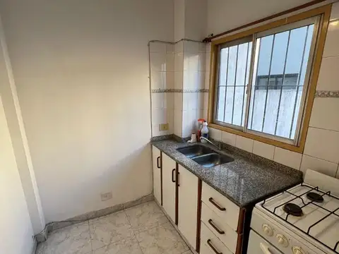 Sarmiento 1400, Piso 1º