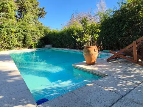 Casa con pileta, gran jardín y galería - Orientación Norte - Los Olmos, Benavídez