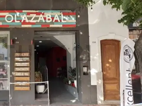 ALQUILER LOCAL sobre Av. 7 frente a Plaza Olazábal | 255 m² | Vidriera |