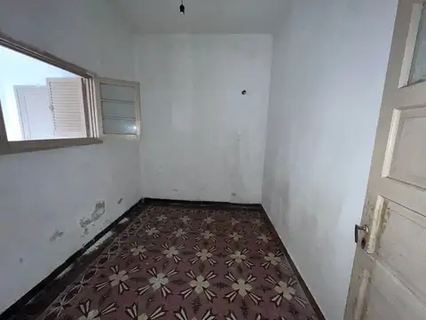 VENTA CASA A REFACCIONAR 2 DORMITORIOS PUEYRREDON