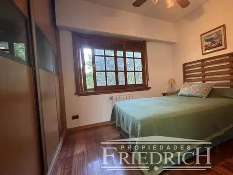 Casa 5 ambientes con 3 baños