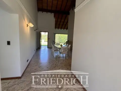 Casa en Venta con 7 cocheras