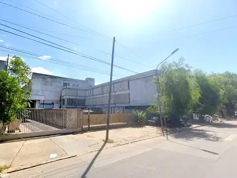 Planta Industrial 3.983 m² c/ Frente 3 calles sobre Avenida - 2 Puentes Grúas y Montacarga - Tablada