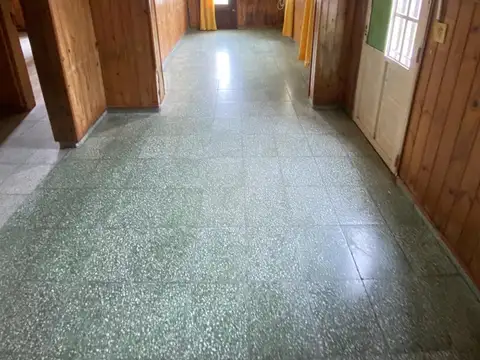 Casa 5 ambientes con 1 baño