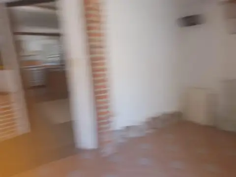 Casa en Alquiler con 2 cocheras