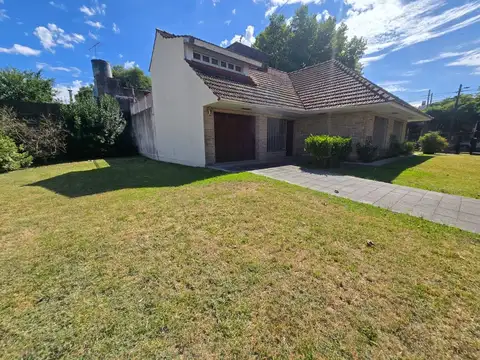 Casa en Venta con 2 cocheras