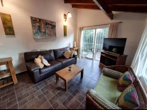 Parque Exaltación. Casa con 3 dormitorios, 2 baños completos. APTA CREDITO