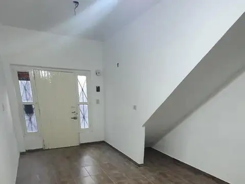 Depto Tipo Casa en Alquiler de 3 ambientes