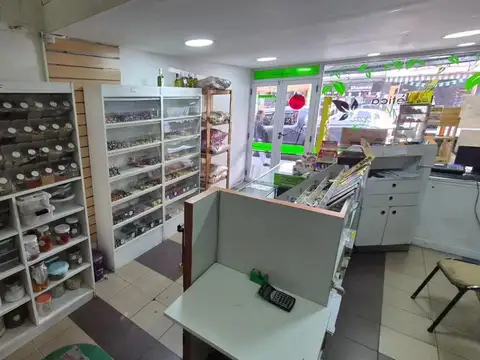 Local comercial Banfield centro Maipu 