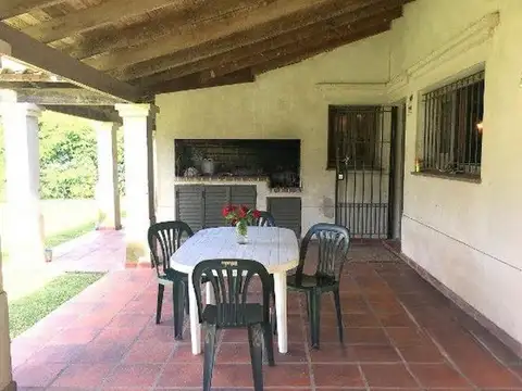 Casa en venta - 3 Dormitorios 2 Baños - 1.575Mts2 - General Belgrano