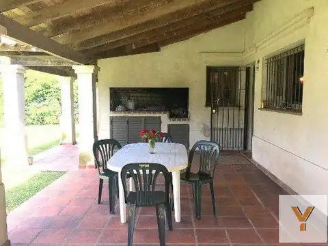 Casa en venta - 3 Dormitorios 2 Baños - 1.575Mts2 - General Belgrano
