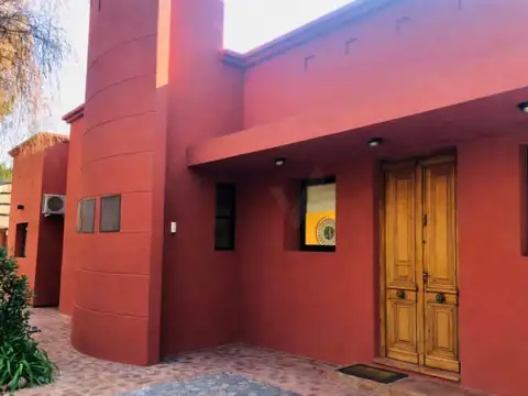 Precio de Oportunidad: Casa de 4 Dormitorios con Quincho Independiente en El Carmencito
