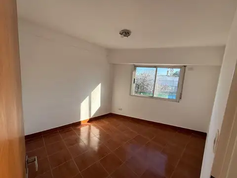 Departamento en Alquiler en Villa Santos Tesei, $ 550.000