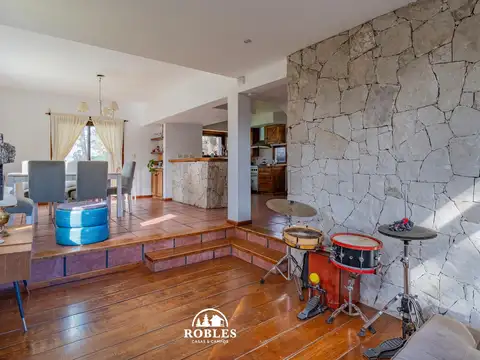 Casa 4 ambientes con 2 baños