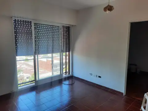 DEPTO. 2 AMB. MUY LUMINOSO. VISTA ABIERTA