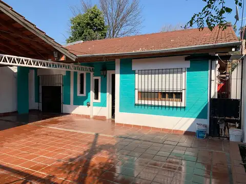 Casa - Neuquen 980 - Lambertucci - Belen de Escobar