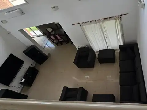 Casa 5 ambientes con 4 baños