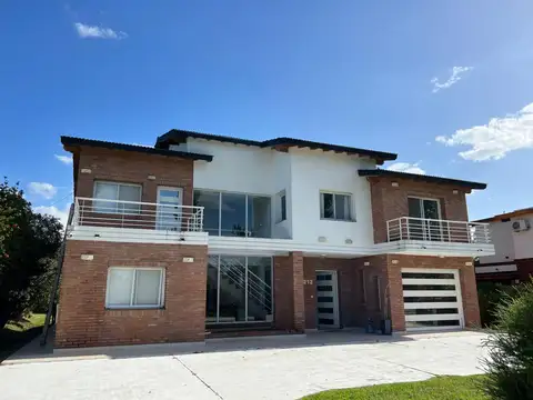 ESCOBAR COUNTRY CUBE HERMOSA CASA 5 AMB. 2 PLANTAS-PISCINA